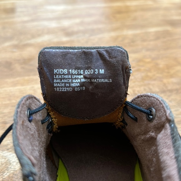 Boys size 3 suede dress shoes - Picture 5 of 7